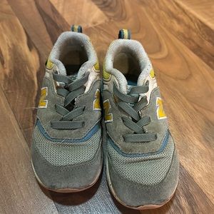 Toddler New Balance size 9.5